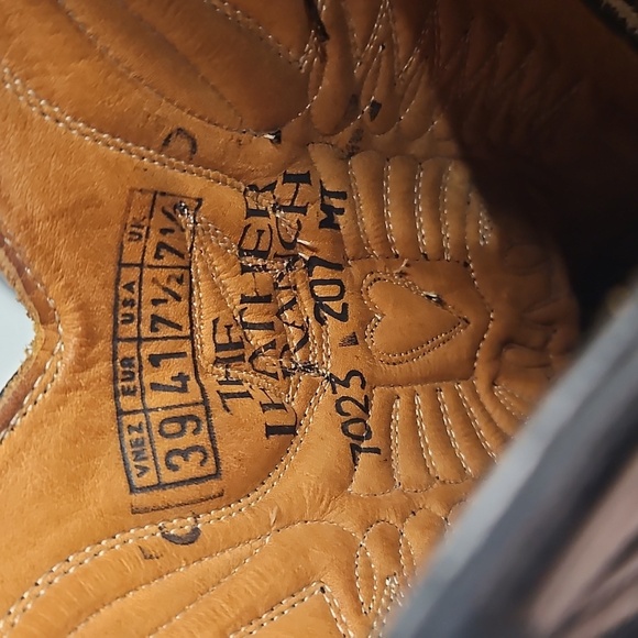 Elegant Black Western Boots - Picture 15 of 16